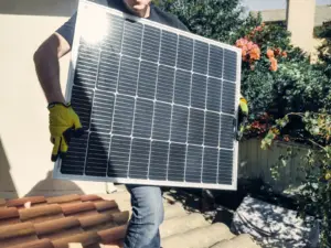 Tragbare Stromversorgung mit Solarmodul